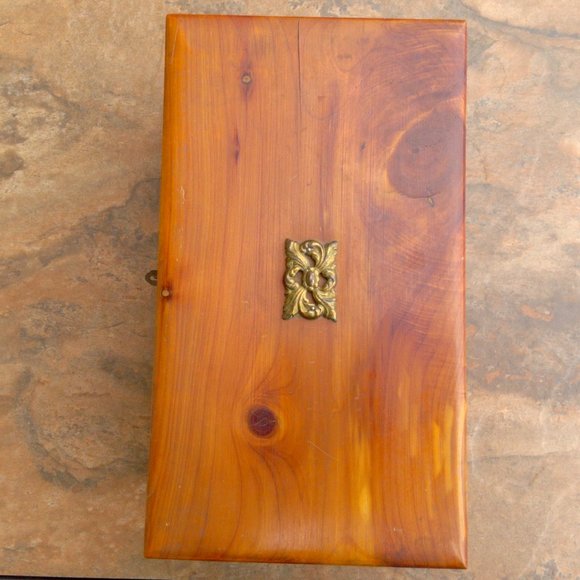 Vintage Wooden Dresser Box - Picture 7 of 8